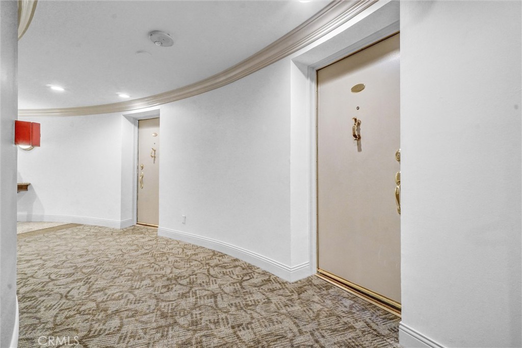 https://media.crmls.org/medias/0698af29-4544-441a-89f9-d8aa06f2d870.jpg?preset=X-Large
