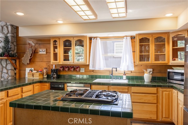 42816 Monterey Street, Big Bear Lake CA: https://media.crmls.org/medias/069a1205-1efe-45ac-9e12-2a6faca8a871.jpg