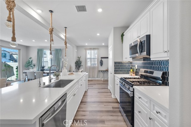 Detail Gallery Image 6 of 51 For 1704 Laurelwood, Oceanside,  CA 92056 - 3 Beds | 2/1 Baths