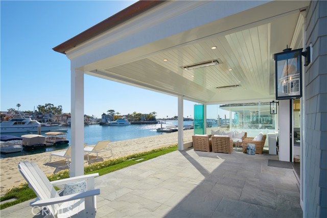 Detail Gallery Image 12 of 55 For 14 Beacon Bay, Newport Beach,  CA 92660 - 4 Beds | 4/1 Baths