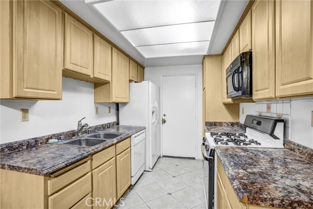 Detail Gallery Image 10 of 30 For 1110 Strawberry, Glendora,  CA 91740 - 2 Beds | 3 Baths