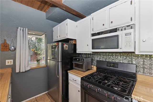 Detail Gallery Image 13 of 45 For 197 Weisshorn Dr, Crestline,  CA 92325 - 4 Beds | 3 Baths