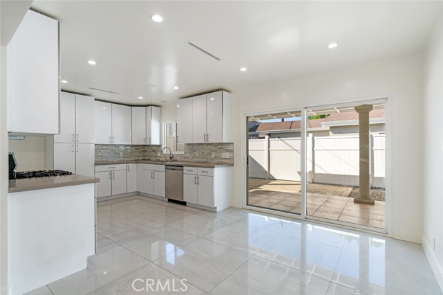 Detail Gallery Image 13 of 54 For 6015 Laurelgrove, North Hollywood,  CA 91606 - 5 Beds | 5 Baths