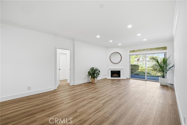 Detail Gallery Image 6 of 30 For 320 Villa Point, Newport Beach,  CA 92660 - 2 Beds | 2 Baths