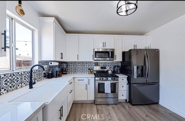 Detail Gallery Image 8 of 38 For 1056 W Gage, Los Angeles,  CA 90044 - 4 Beds | 2 Baths