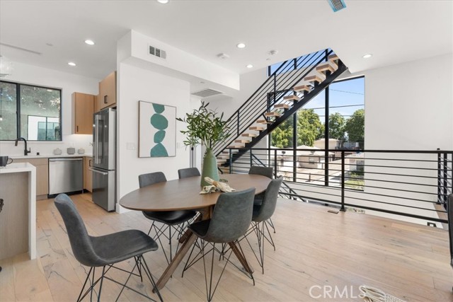 Detail Gallery Image 1 of 1 For 5743 N Canvas Ct, North Hollywood,  CA 91601 - 3 Beds | 3/1 Baths