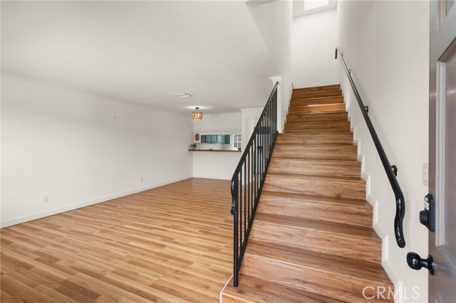 Detail Gallery Image 5 of 27 For 305 E Valencia Ave #E,  Burbank,  CA 91502 - 2 Beds | 2/1 Baths