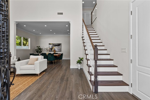 Detail Gallery Image 3 of 47 For 12042 Bradford Pl, Granada Hills,  CA 91344 - 5 Beds | 4/1 Baths