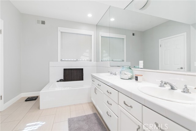 Detail Gallery Image 24 of 33 For 608 Poinsettia Ave #B,  Corona Del Mar,  CA 92625 - 2 Beds | 2 Baths
