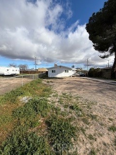 Detail Gallery Image 3 of 34 For 16366 Walnut, Hesperia,  CA 92345 - 2 Beds | 1 Baths