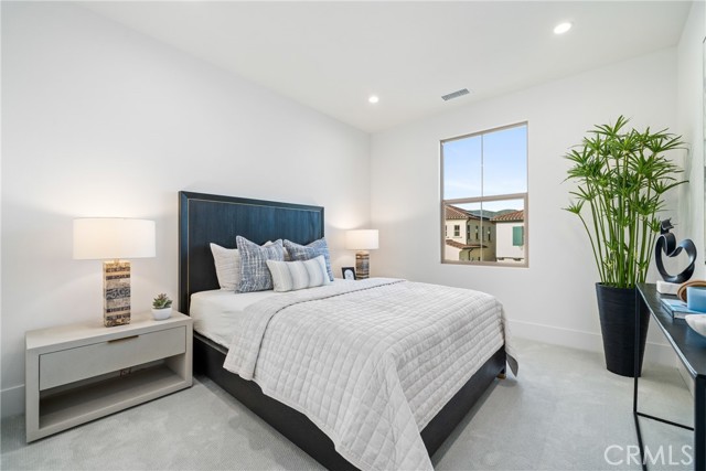 123 Oakstone, Irvine CA: https://media.crmls.org/medias/06a45547-aba6-44c1-af7f-cb1e41860b3d.jpg