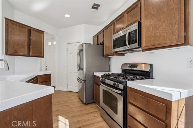 Detail Gallery Image 9 of 27 For 11372 Riverpass Ct, Riverside,  CA 92505 - 3 Beds | 2/1 Baths