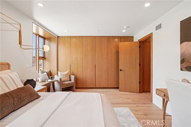 Image 39 of 66 For 647 Navy Street