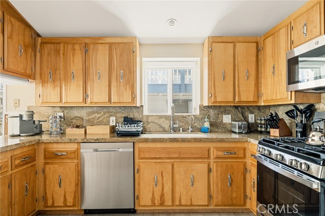 Detail Gallery Image 6 of 57 For 39005 Bayview Ln, Big Bear Lake,  CA 92315 - 4 Beds | 2/1 Baths