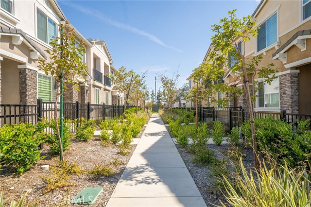 Detail Gallery Image 24 of 33 For 16620 Wyndham Ln #6,  Fontana,  CA 92336 - 3 Beds | 2/1 Baths