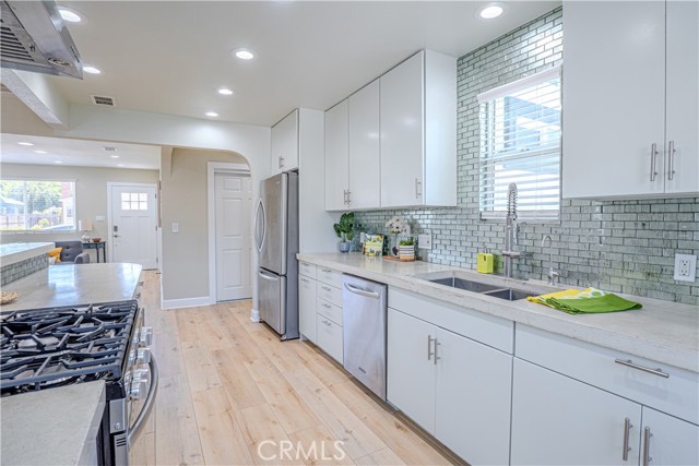Detail Gallery Image 15 of 38 For 417 E 44th Way, Long Beach,  CA 90807 - 3 Beds | 2 Baths