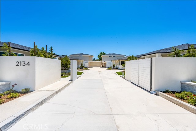 2134 Orange Avenue, Costa Mesa CA: https://media.crmls.org/medias/06a582a0-f6f2-4de1-9dde-926daa5b3e9b.jpg