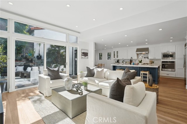 2501 N Poinsettia Avenue, Manhattan Beach CA: https://media.crmls.org/medias/06a62baa-e90a-4490-9a6b-dd042d784878.jpg