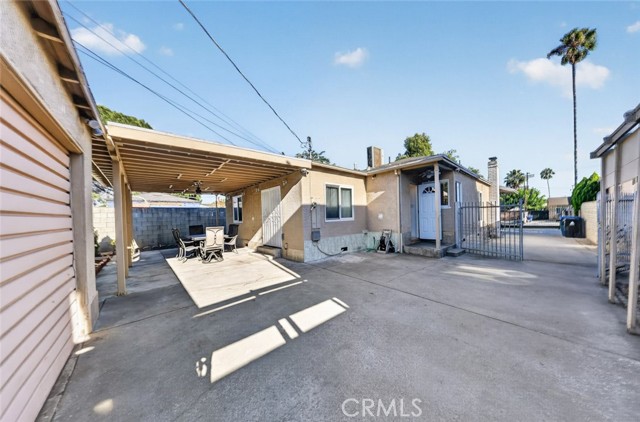 11407 Delano photo 37