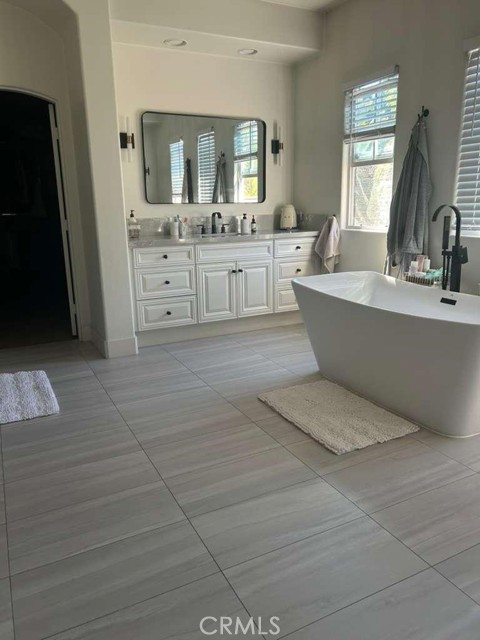 Detail Gallery Image 10 of 22 For 5012 Seagrove, San Diego,  CA 92130 - 4 Beds | 3/1 Baths