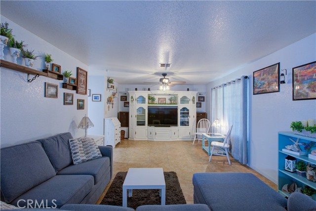 Detail Gallery Image 6 of 53 For 1561 Riechel, Atwater,  CA 95301 - 3 Beds | 2 Baths