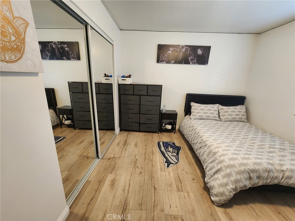 https://media.crmls.org/medias/06a81440-7daf-4f37-bf97-f40316a5a090.jpg?preset=X-Large