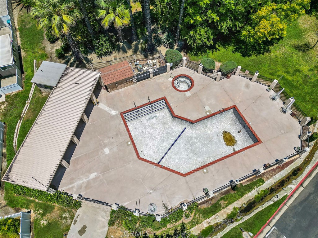 https://media.crmls.org/medias/06a903a5-0dcb-4906-a7fc-214849f266f2.jpg?preset=X-Large