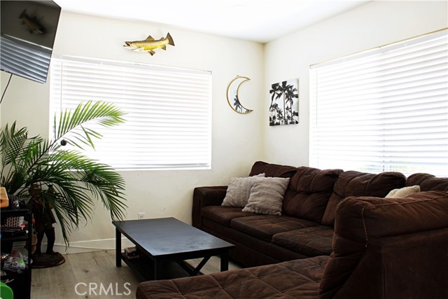 Detail Gallery Image 2 of 12 For 4504 Apricot Rd a,  Simi Valley,  CA 93063 - 3 Beds | 2/1 Baths