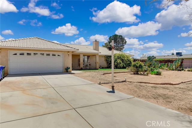 21919 Standing Rock Avenue, Apple Valley CA: https://media.crmls.org/medias/06a9fe7b-8925-4a0c-a024-f48a5c22a183.jpg