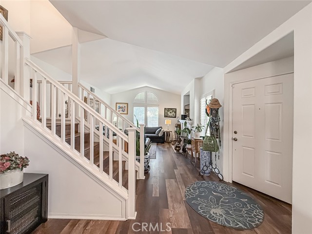 2037 Freesia Avenue, Simi Valley CA: https://media.crmls.org/medias/06aa16c3-0b9c-4a85-8516-7f049424892e.jpg