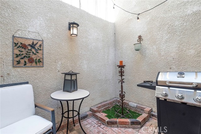 23549 Victory blvd., West Hills CA: https://media.crmls.org/medias/06ab4dc2-2f7c-46ba-8aee-3a6c448615c2.jpg