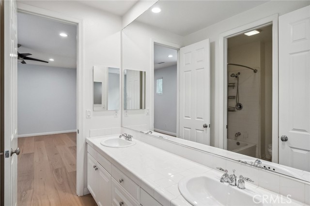 Detail Gallery Image 46 of 72 For 24274 Reyes Adobe Way, Valencia,  CA 91354 - 5 Beds | 4/1 Baths