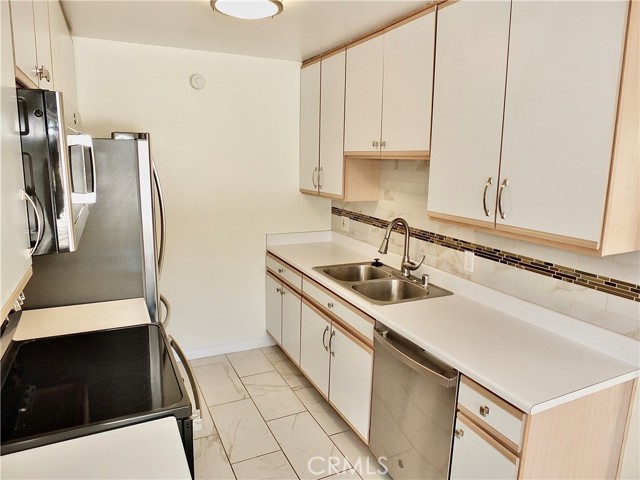 121 Sinclair Avenue, Glendale CA: https://media.crmls.org/medias/06ad2b0c-c620-41d5-a0b5-dccc88245942.jpg