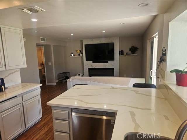 Detail Gallery Image 15 of 58 For 37323 Daybreak Street, Palmdale,  CA 93550 - 4 Beds | 3 Baths