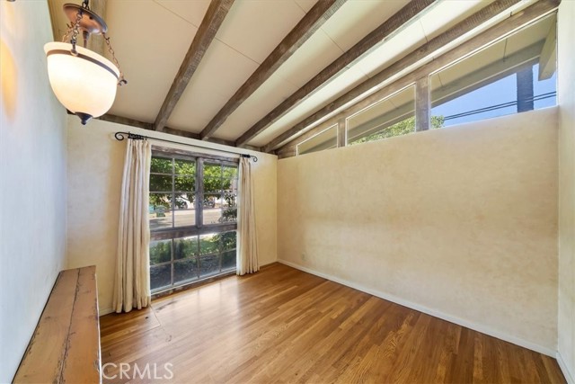 901 E Walnut Avenue, Glendora CA: https://media.crmls.org/medias/06ad4687-eb60-4e33-8a02-73d9c1d7b5e6.jpg