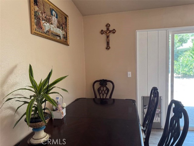 24389 La Glorita Circle, Newhall CA: https://media.crmls.org/medias/06ad5767-9ba3-4fe1-92ca-9e1e88794afd.jpg
