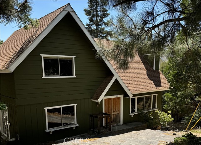 Detail Gallery Image 1 of 22 For 1076 Grass Valley Rd, Lake Arrowhead,  CA 92352 - 3 Beds | 2 Baths