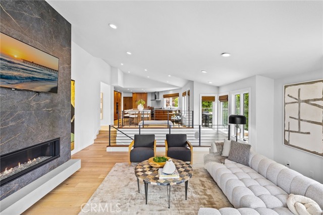 2335 Hillview Drive, Laguna Beach CA: https://media.crmls.org/medias/06ad9bfc-80f8-43ce-be46-2e2ef0736a95.jpg