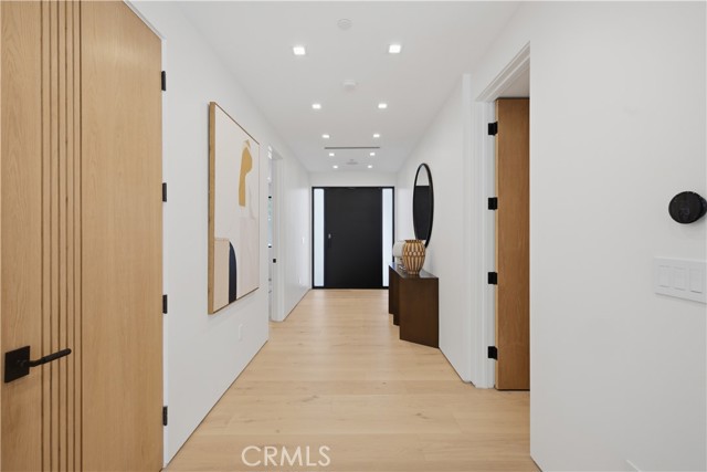 22518 Burbank photo 12