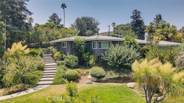 Detail Gallery Image 2 of 43 For 10034 La Canada Way, Shadow Hills,  CA 91040 - 2 Beds | 2 Baths