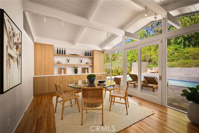 Detail Gallery Image 7 of 51 For 4750 Poe Ave, Woodland Hills,  CA 91364 - 4 Beds | 4 Baths