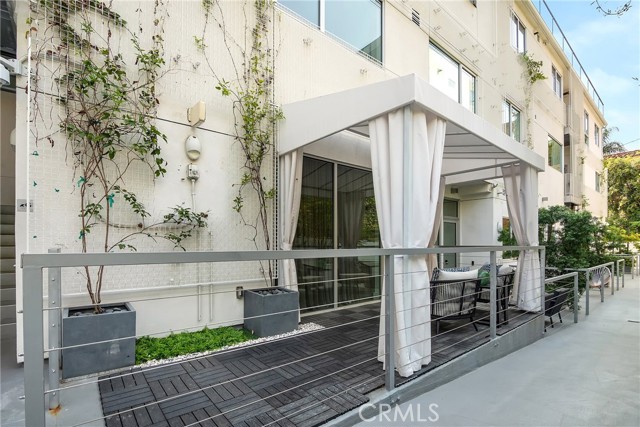 Detail Gallery Image 2 of 26 For 1345 Havenhurst Dr #4,  West Hollywood,  CA 90046 - 2 Beds | 2/1 Baths