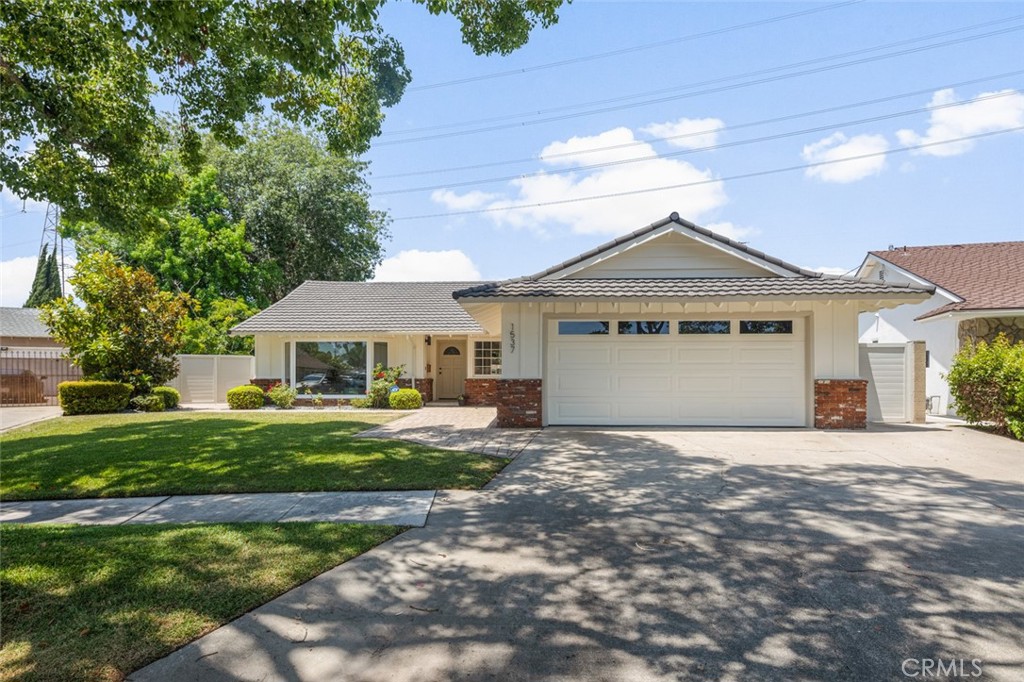 1537 W Laster Avenue