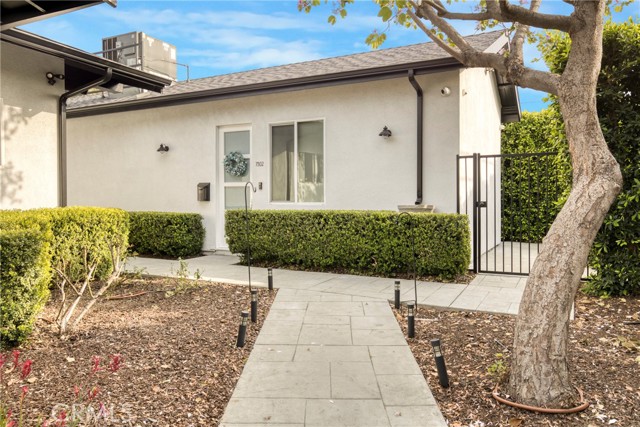 Detail Gallery Image 10 of 11 For 7302 Woodley, Van Nuys,  CA 91406 - 1 Beds | 1 Baths