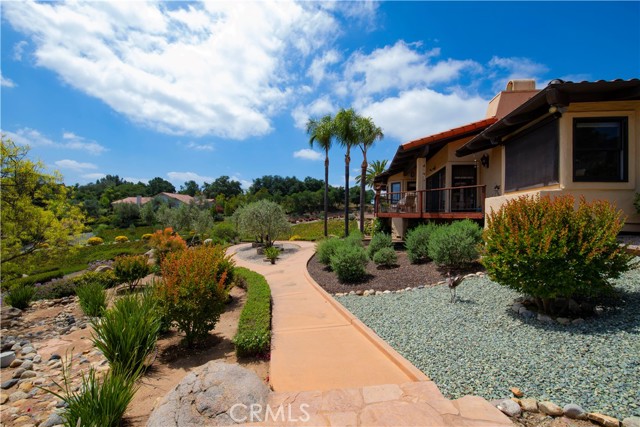 28306 Crescent Hill Way, Escondido CA: https://media.crmls.org/medias/06b2f7ad-ef1e-4f01-ad7a-92ebc8d29899.jpg