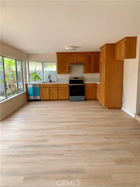 8818 Keremeos Way, San Diego CA: https://media.crmls.org/medias/06b31311-a7b7-441d-94e0-13ebcc7412f9.jpg