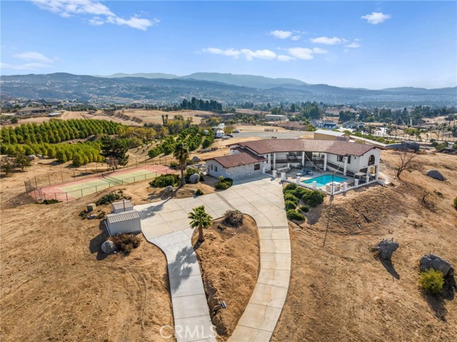 38225 Camino Sierra Road, Temecula CA: https://media.crmls.org/medias/06b34aa3-cb9d-480a-86b1-093bc9b07dce.jpg