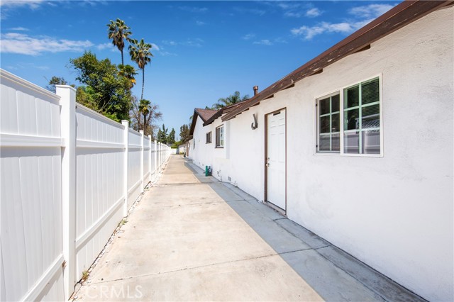 Detail Gallery Image 12 of 37 For 22931 Burbank Bld, Woodland Hills,  CA 91367 - 11 Beds | 5 Baths