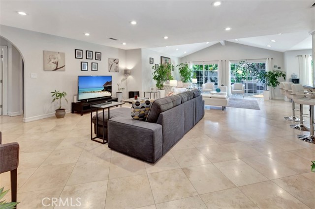 24017 Sylvan Street, Woodland Hills CA: https://media.crmls.org/medias/06b3d735-d4fb-46d5-b5d9-10523680a15f.jpg