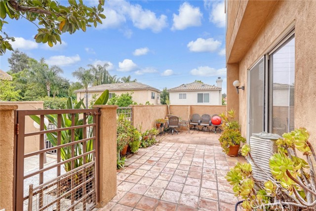 Details for 18730 Hatteras Street 44, Tarzana, CA 91356